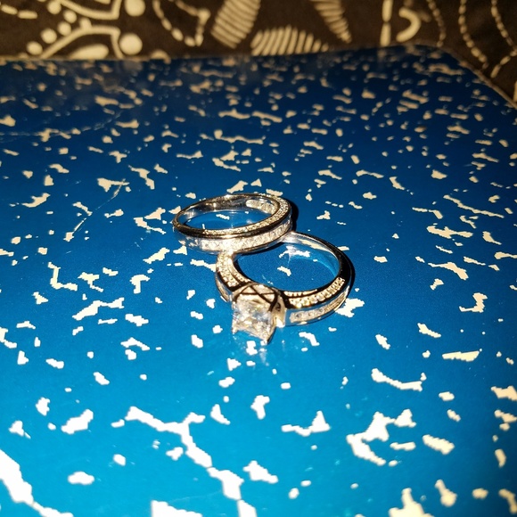 Ring - Picture 2 of 4